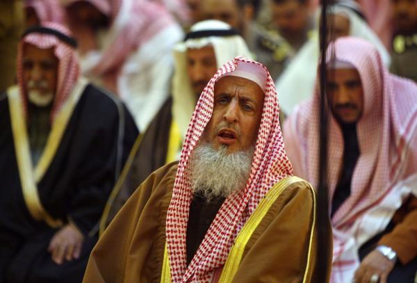 مفتي السعودية: صلاة التراويح والعيد بالبيوت إذا استمر كورونا
