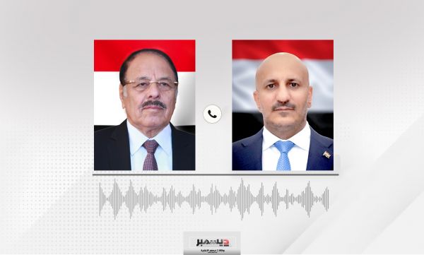 عضو مجلس القيادة العميد طارق صالح يهنئ  الفريق علي محسن الأحمر بتحرر نجله وأقاربه