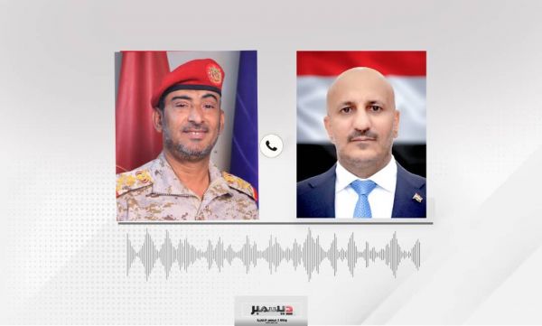 عضو مجلس القيادة العميد طارق صالح يهنئ رئيس الأركان بتحرر عدد من الأسرى والمختطفين