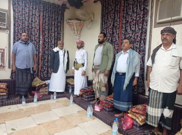 بحضور طاهر والزحزوح ..أبناء جبل راس يهنئون العميد طارق صالح في أمسية "توحيد الصف" 