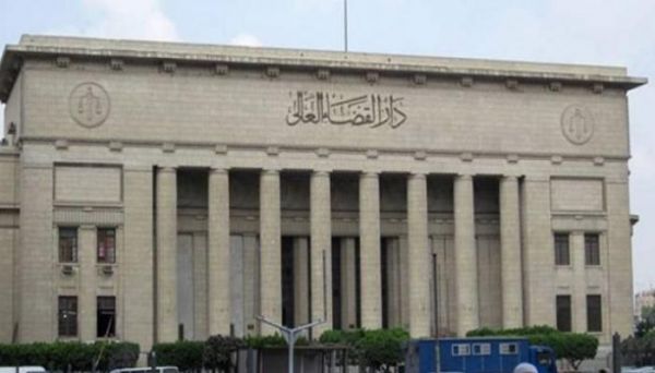 براءة ابنة عم سوزان مبارك و3 مصريين من تهم فساد