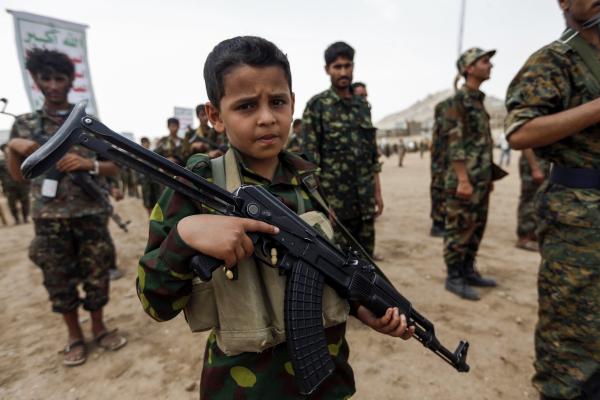 الجنود الصغار.. جماعة الحوثي تقتل أطفال اليمن!