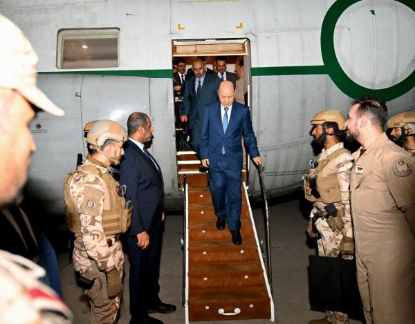 رئيس مجلس القيادة الرئاسي وعضو المجلس عيدروس الزبيدي يعودان إلى عدن 