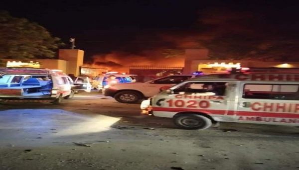 قتلى وجرحى في انفجار قنبلة بفندق غربي باكستان
