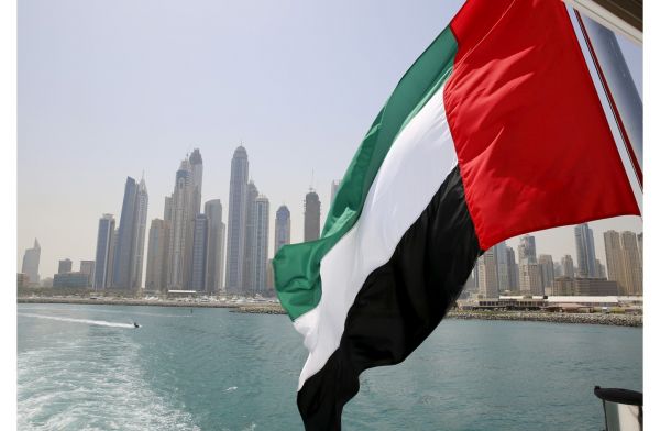 أكدت وقوفها إلى جانب اليمنيين. .الإمارات ترحب بأداء مجلس القيادة اليمين الدستورية 