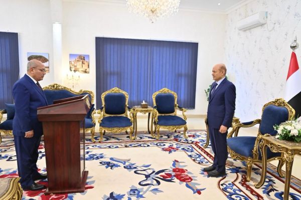 عدن.. الوزيران الأغبري ولملس يؤديان اليمين الدستورية أمام رئيس مجلس القيادة الرئاسي  
