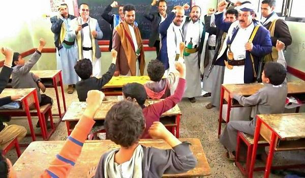 المليشيات الحوثية تقصي 713 تربوياً بصنعاء وتستبدلهم بكوادرها