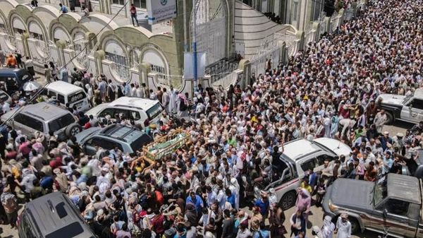 قيادة المكتب السياسي في تعز تعزِّي في وفاة العالم الجليل عبدالرحمن قحطان وتشارك في مراسم الدفن 