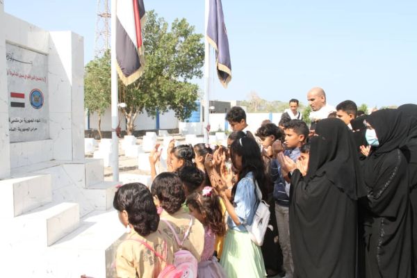 المخا.. معايدة الأبناء للآباء في فردوس شهداء حراس الجمهورية