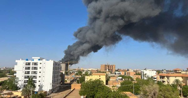 السودان.. المعارك تزداد ضراوة وسط جهود متسارعة لإجلاء الأجانب