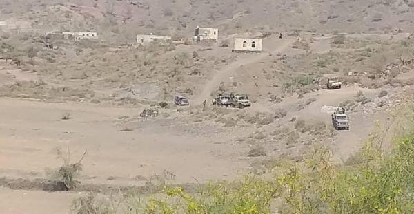 رفض شعبي متصاعد.. مواطن في الحشاء يردي ويصيب ثلاثة حوثيين
