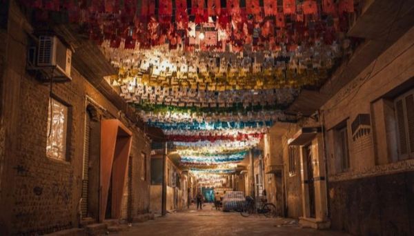 السماء تمطر أموالا في مصر قبل أذان المغرب