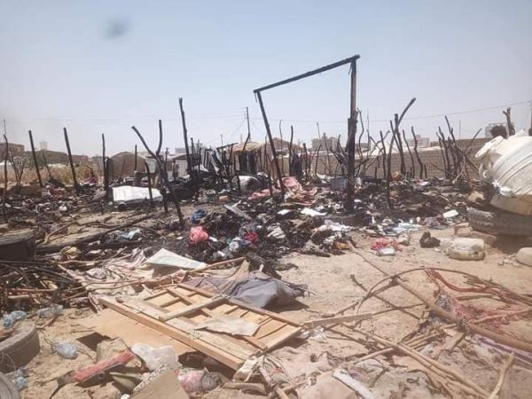مأرب.. حريق التهم 8 مساكن للنازحين في مخيم الجفينة 