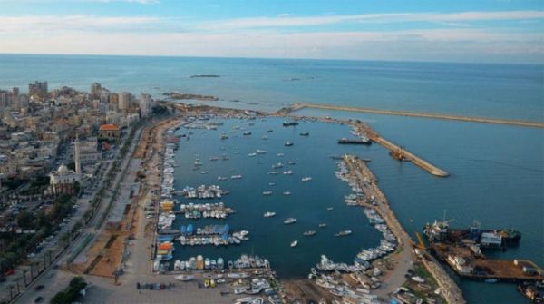 غرق قارب على متنه 60 شخصاً في لبنان