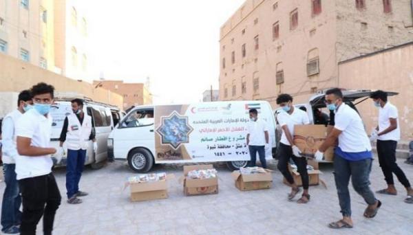 الإمارات توزع "المير الرمضاني" على 360 ألفا في 3 محافظات يمنية