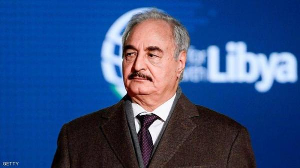 حفتر يعلن قبول تفويض الليبيين لإدارة البلاد