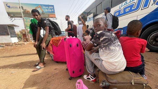 وزير النقل المصري: قطارات إضافية لنقل القادمين من السودان