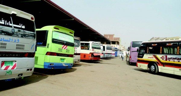 تسيير 23 رحلة برية لنقل 1200 مواطن إلى بورتسودان تمهيداً لإجلائهم نحو اليمن