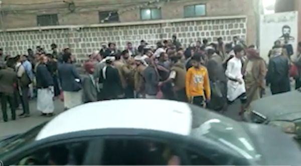 مليشيا الحوثي تعتقل 30 مزارعاً من ذمار على خلفية احتجاجهم ضد الإتاوات