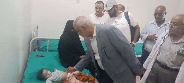 محافظ الحديدة يشدد على ضرورة الارتقاء بمستوى الخدمات الصحية في الخوخة