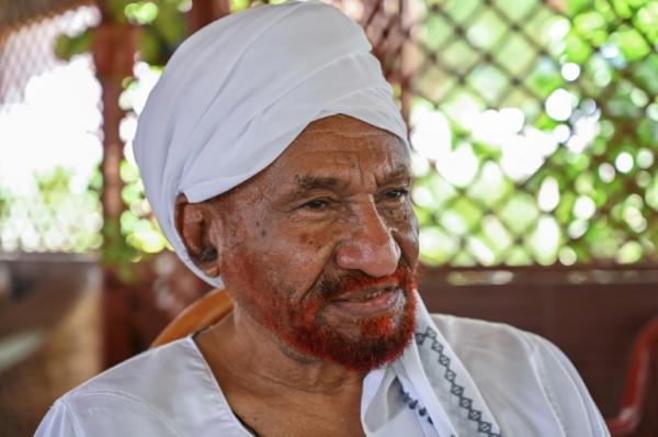 المهدي يدعو متظاهري السودان إلى عدم استفزاز الجيش
