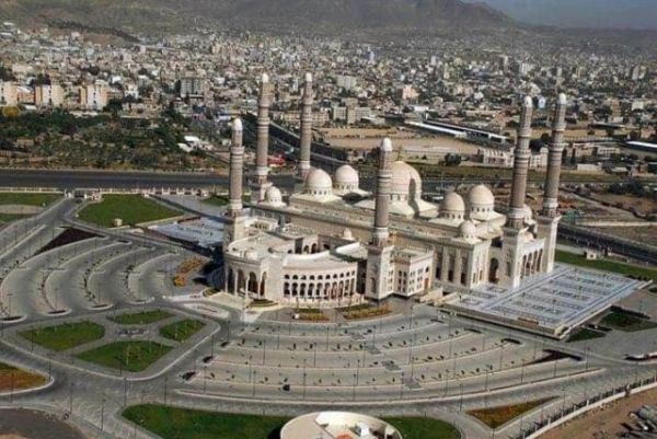 "جامع الصالح".. رمز حاضر في حياة اليمنيين فشل الحوثيون في محو اسمه