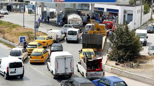 الإضراب العمالي يربك تونس.. والحكومة تكلف بنقل الوقود