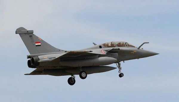 مصر توقع عقدا مع فرنسا لتوريد 30 طائرة رافال