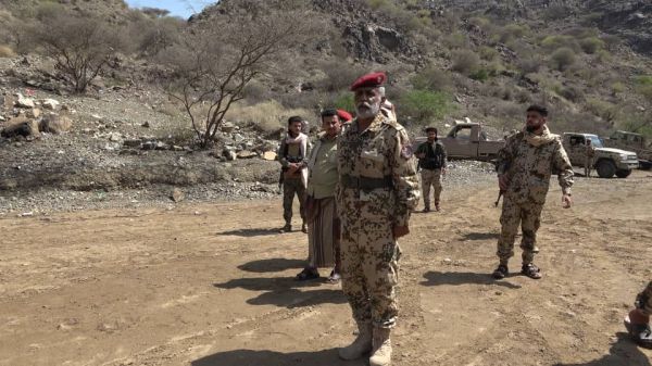 فيديو+صور| تعز.. قائد محور البرح العميد لبوزة يعايد أبطال اللواء الثالث حراس الجمهورية ويشيد بجاهزيتهم العالية 
