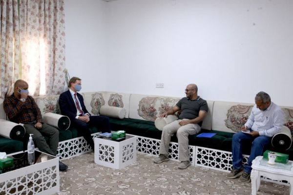 قائد المقاومة رئيس المكتب السياسي يلتقي مسؤول التنسيق الإنساني في مكتب الأمم المتحدة باليمن