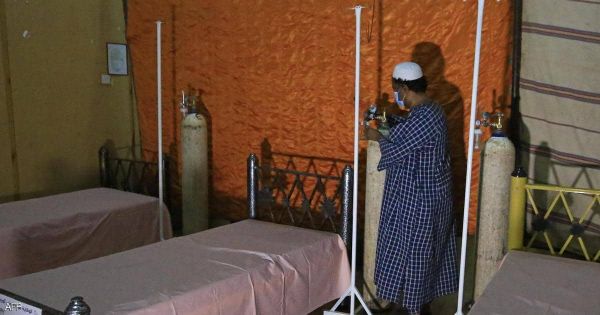 السودانيون تعاني من نقص حاد في إمدادات الأكسجين بالمستشفيات