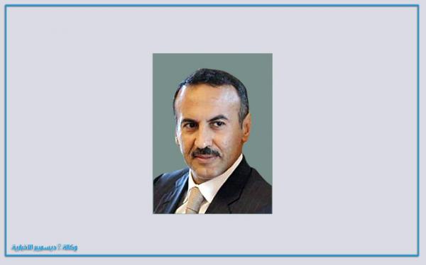 أحمد علي عبدالله صالح يُعزي في وفاة العلامة مكرم
