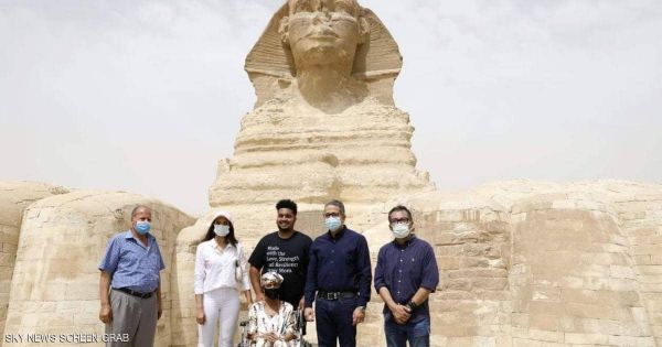 مصر تحقق حلم أميركية مصابة بالسرطان بزيارة الأهرامات