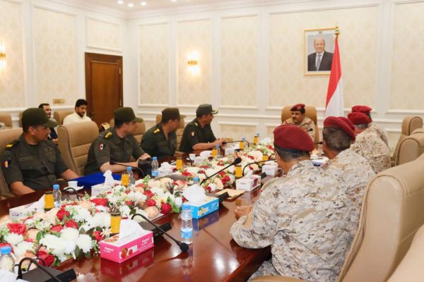 وزير الدفاع يستقبل وفداً عسكرياً مصرياً في عدن