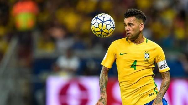 البرازيل تخسر داني ألفيس قبل كأس العالم