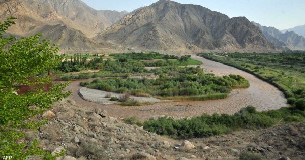 صيف مقلق في إيران.. "إفلاس مائي" بالداخل وصراعات على الحدود