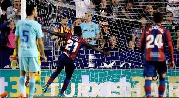 ليفانتي يمطر شباك برشلونة منهياً سلسلة انتصاراته التاريخة