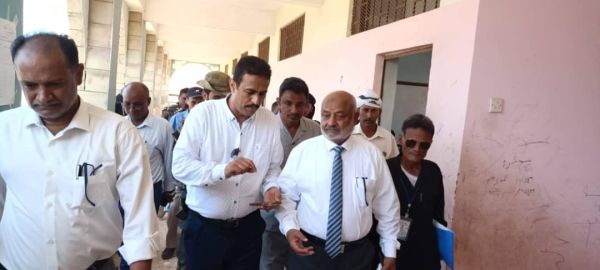 محافظ الحديدة يدشن امتحانات الثانوية العامة بالمناطق المحررة 