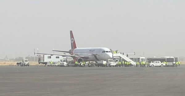 بالتزامن مع رحلة تجارية من مطار صنعاء.. دعوة أمريكية فرنسية للحوثيين إلى خطوات ملموسة