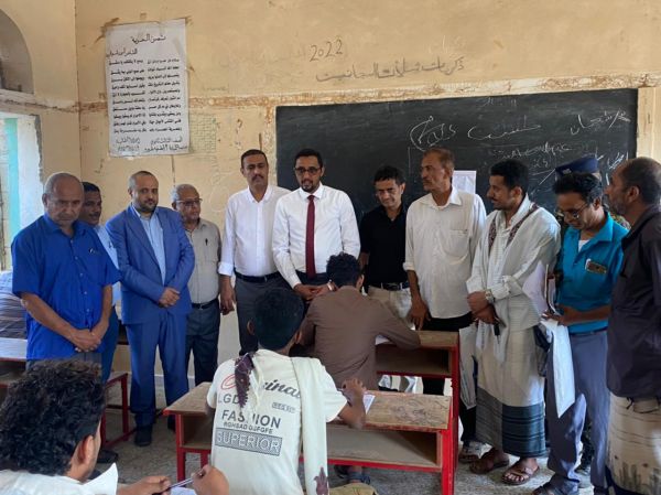 صور| ‏رئيس دائرة الشباب بالمكتب السياسي ووكيل الحديدة يتفقدان سير الامتحانات العامة في حيس