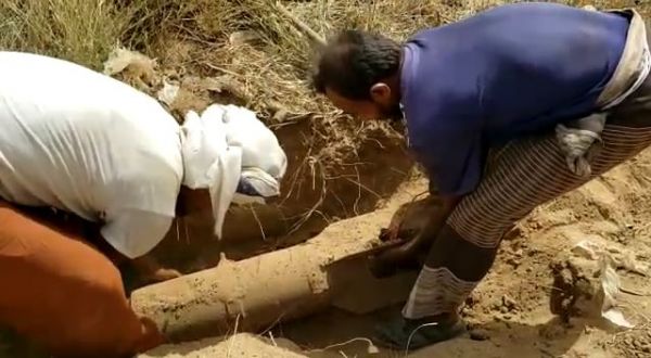 فيديو+صور| نزع وتفكيك ألغام أرضية زرعتها مليشيات الحوثي داخل مدرسة جنوبي الحديدة