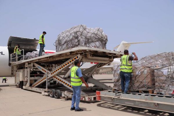 لتطعيم 1.3 مليون طفل.. وصول شحنة من لقاحات الحصبة إلى عدن 