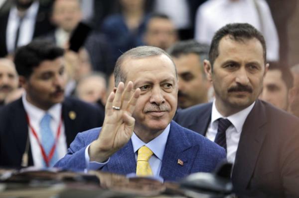 أردوغان ينصّب نفسه زعيما للمسلمين في أوروبا