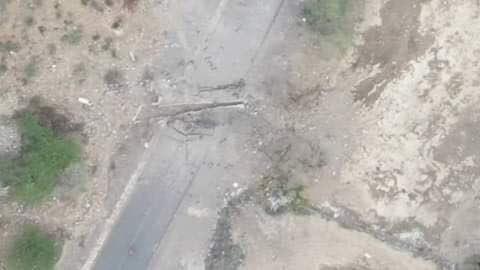 المليشيات الحوثية تلجأ لتفجير الجسور مع فرارها من قعطبة ومريس تجر أذيال الهزيمة «فيديو»