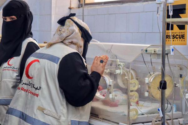 الإمارات تبدأ حملة توزيع المكملات الغذائية لـ «5000» أم وطفل يمني