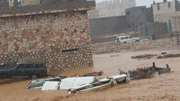 السفير أحمد علي يدعو اليمنيين للوقوف بجانب إخوانهم في سقطرى