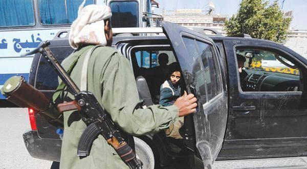 مليشيا الحوثي تعتقل أكثر من 180 موظفاً مدنياً حاولوا مغادرة مناطق سيطرتها