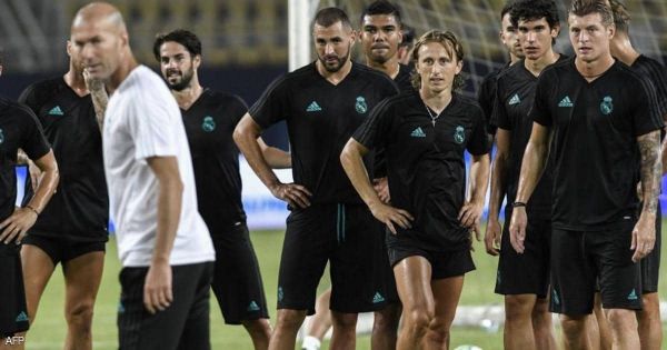 لاعبو ريال مدريد يودعون زيدان بـ " كلمات مؤثرة"