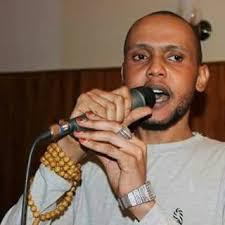فنان سوداني يثير الجدل بعد اعترافه بدفع 6 آلاف دولار كل شهرين لتفتيح لونه