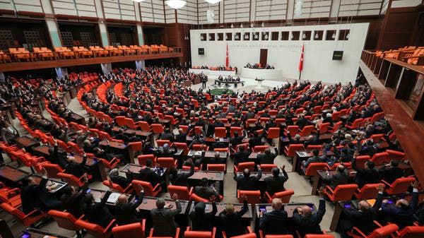  السلطات التركية تعاقب معارضيها برفع الحصانة من البرلمان